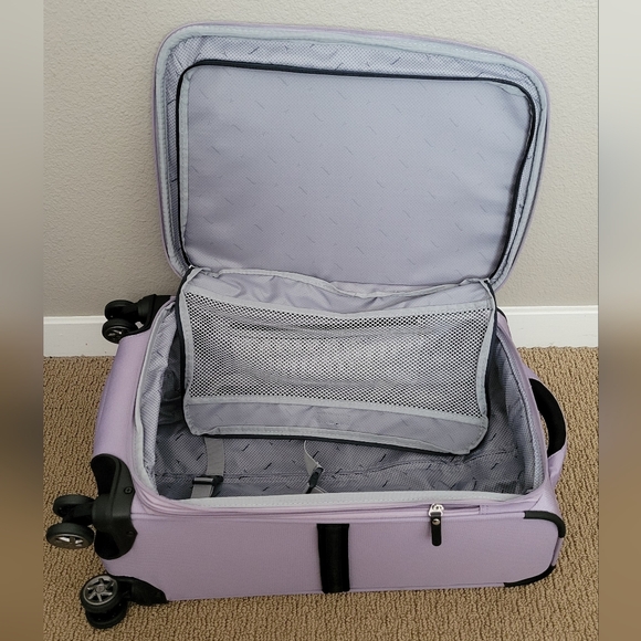 Travelpro WalkAbout 6 Carry-on Suitcase - Picture 8 of 15